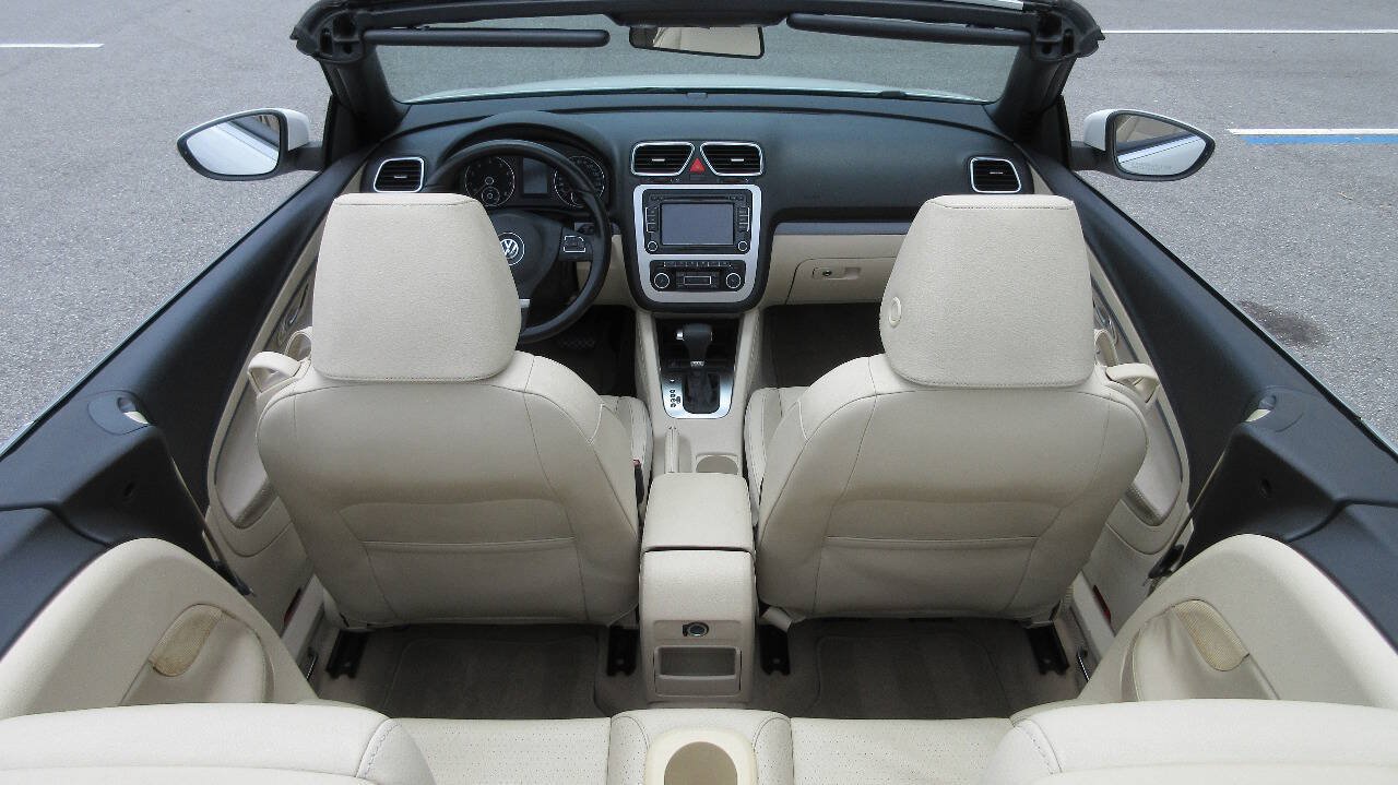 Used 2011 Volkswagen Eos Komfort FWD image 21