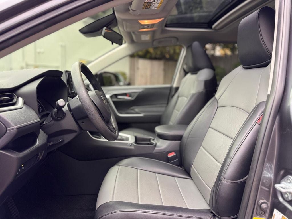 Used 2020 Toyota RAV4 XLE w/ Convenience Package AWD/4WD image 17