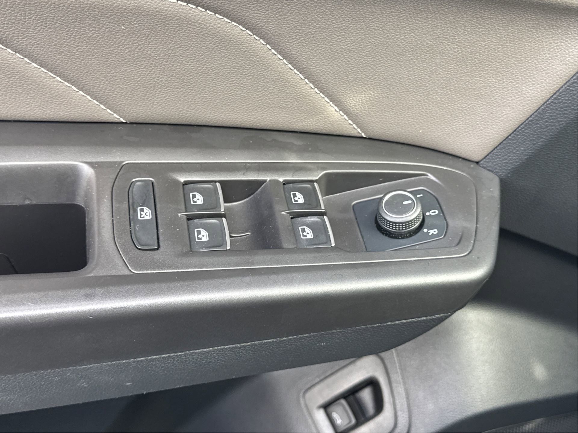 Used 2022 Volkswagen Atlas Cross Sport SE w/ Panoramic Sunroof Package image 36