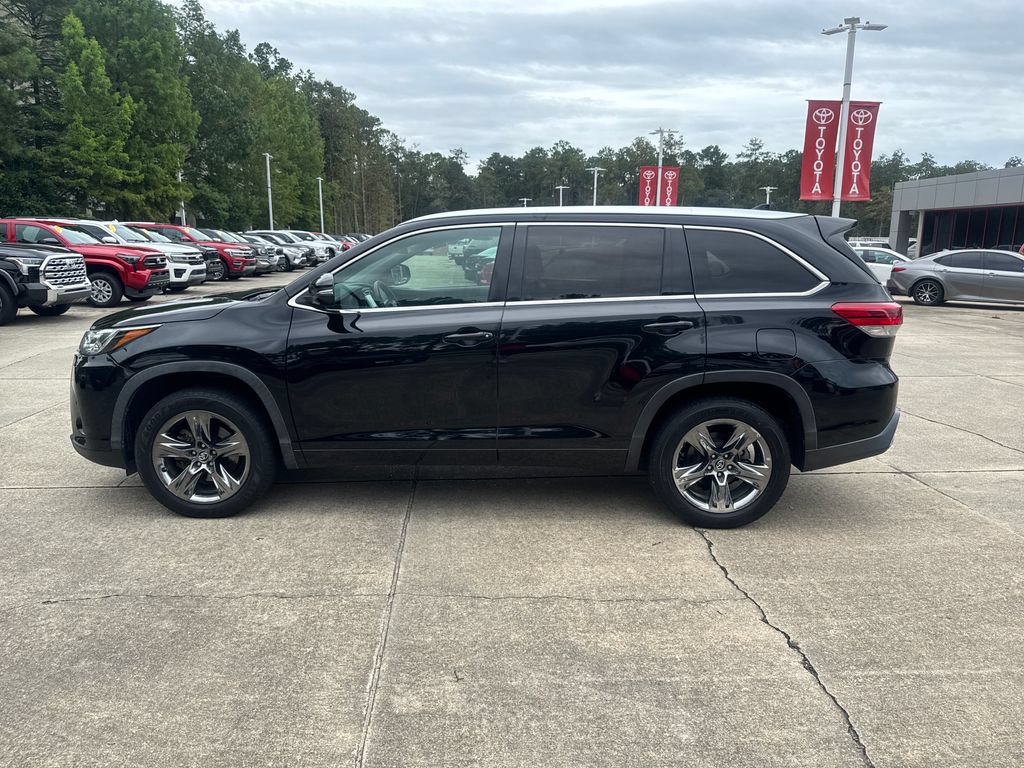 Certified 2017 Toyota Highlander Limited Platinum FWD image 2