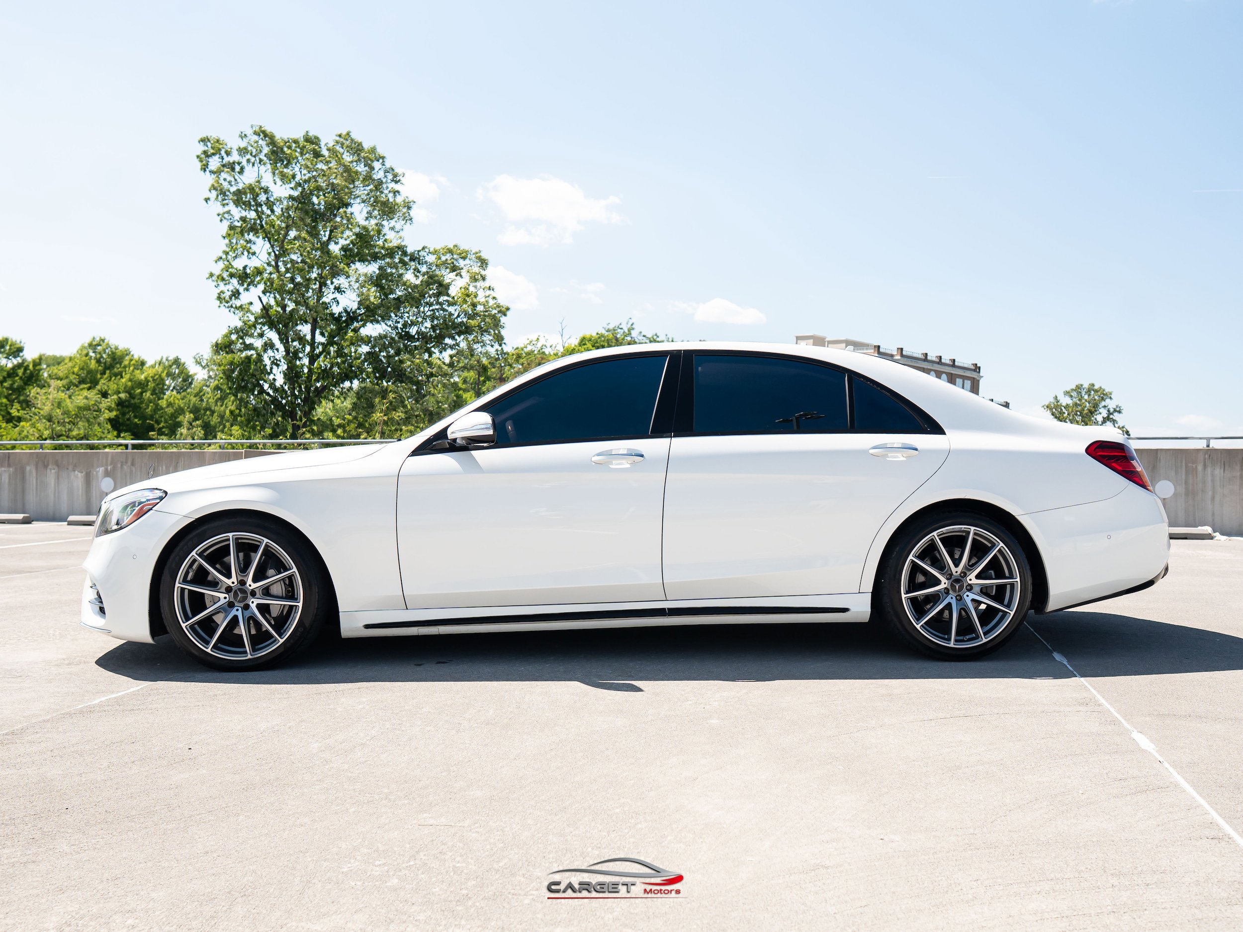 Used 2018 Mercedes-Benz S 560 Sedan w/ AMG Line Exterior image 4