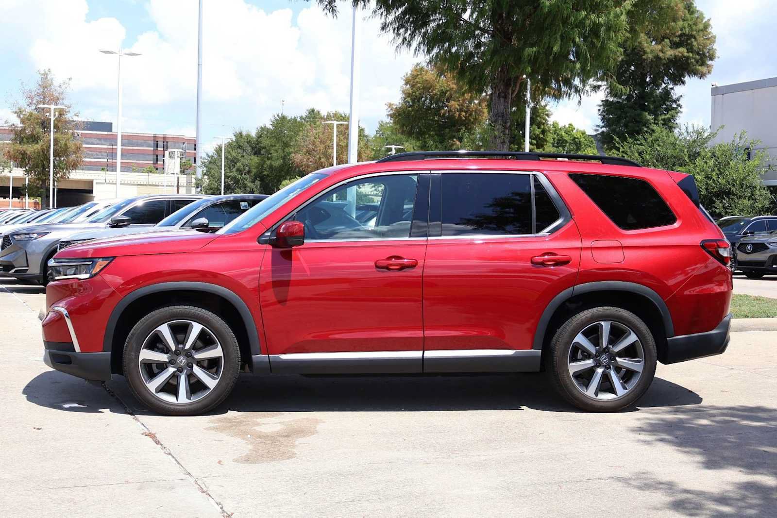 Used 2025 Honda Pilot Elite image 3