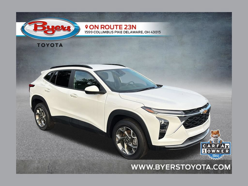 Used 2025 Chevrolet Trax LT FWD image 1