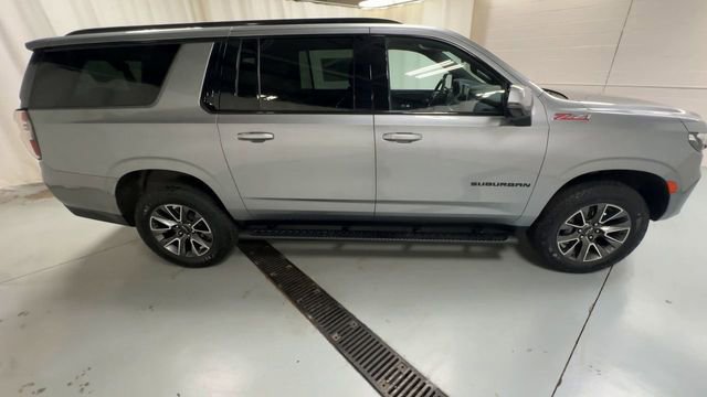Used 2024 Chevrolet Suburban Z71 w/ Luxury Package AWD/4WD image 9