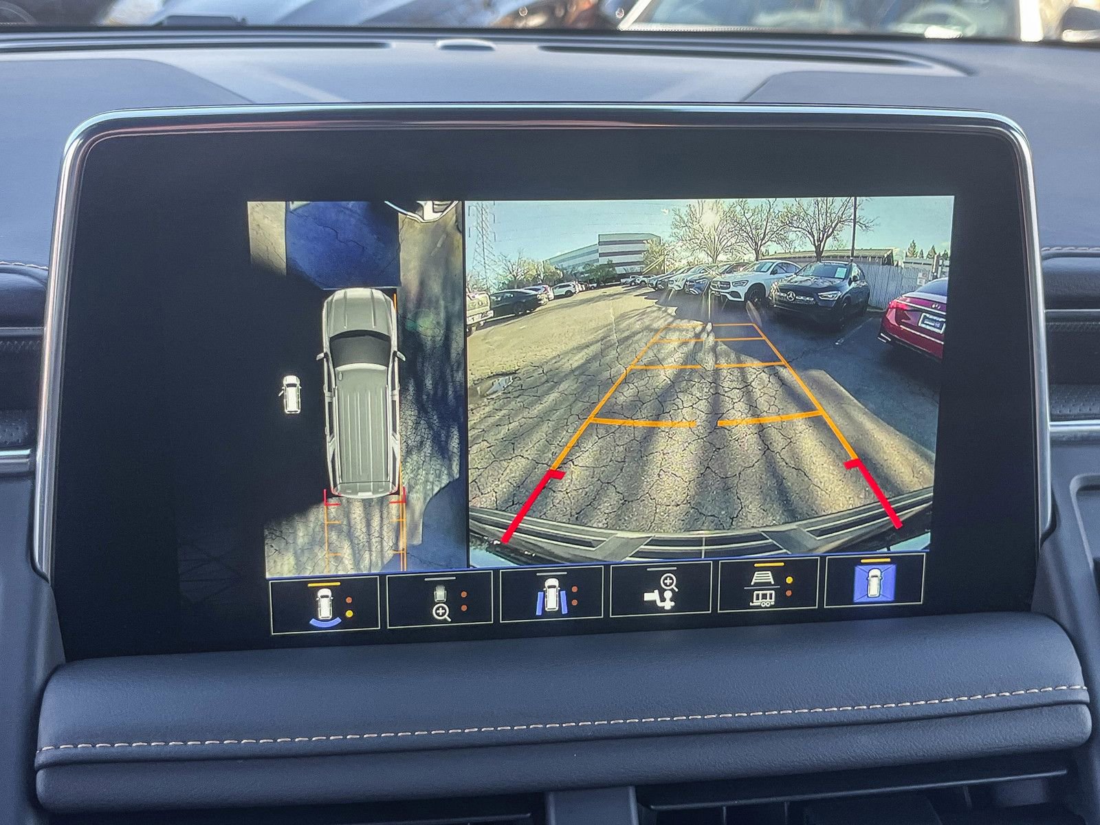 Used 2023 GMC Yukon XL AT4 w/ AT4 Premium Plus Package image 22