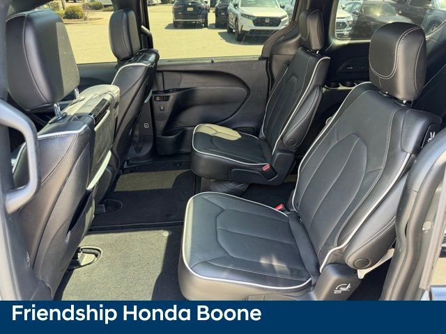 Used 2023 Chrysler Pacifica Limited w/ Uconnect Theater Family Group image 42