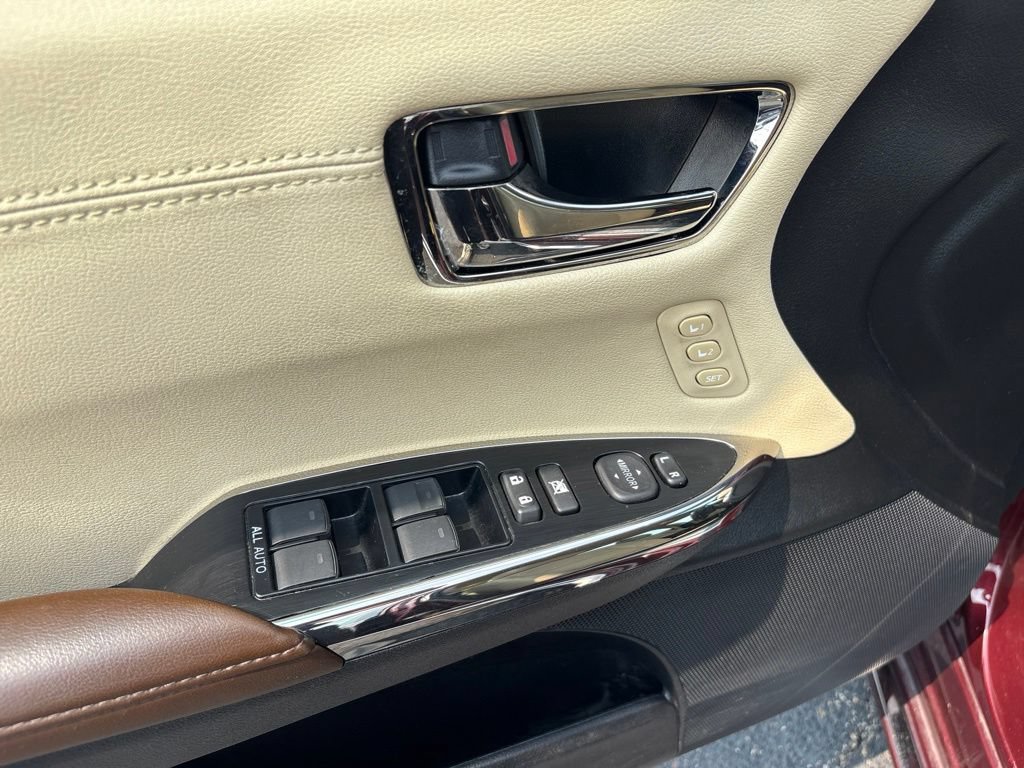 Used 2018 Toyota Avalon XLE Premium w/ Protection Package FWD image 16