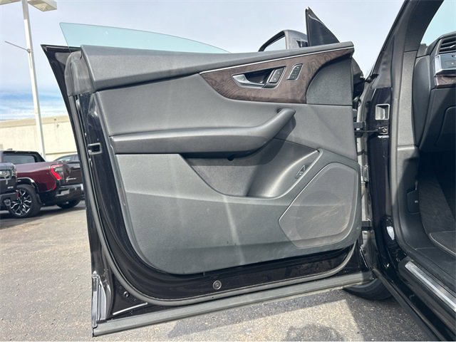 Used 2020 Audi Q8 Premium w/ Black Optic Package image 14