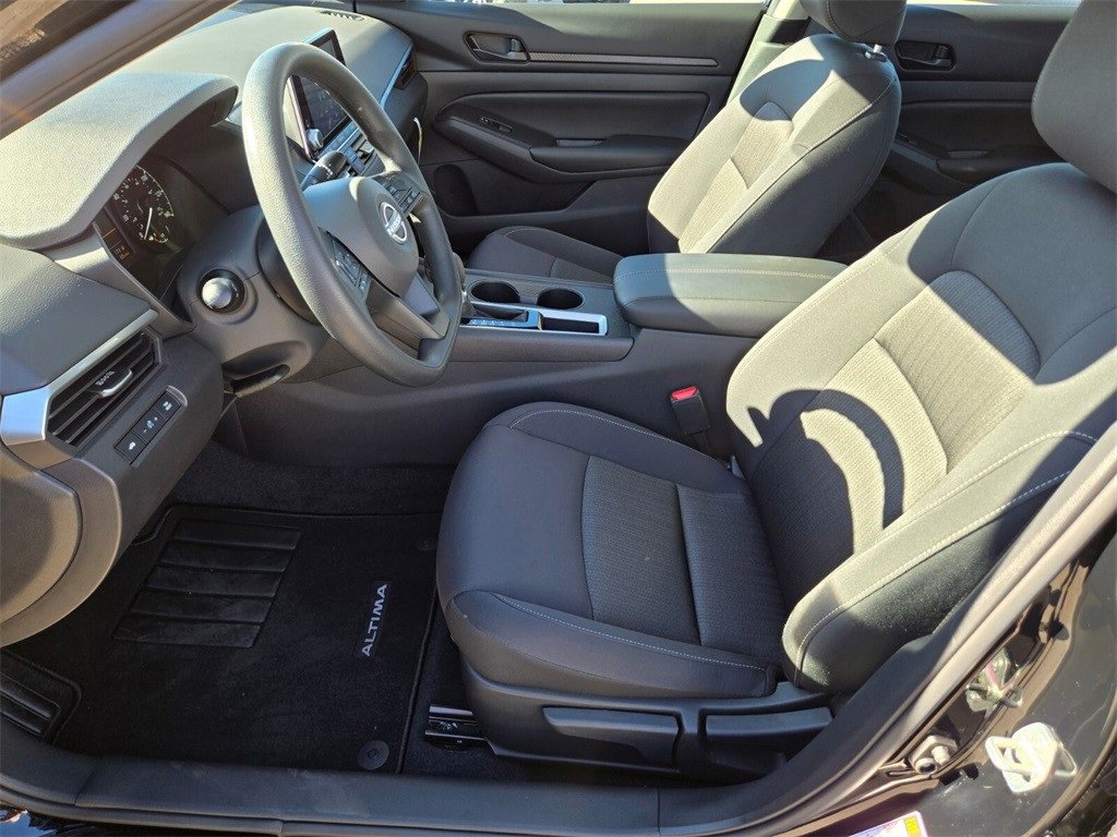 Used 2025 Nissan Altima 2.5 S image 12