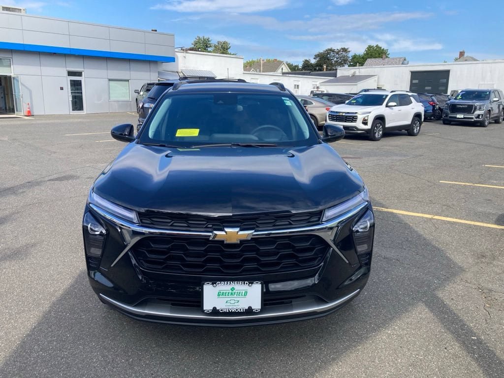 New 2026 Chevrolet Trax LT w/ LT Convenience Package FWD image 2