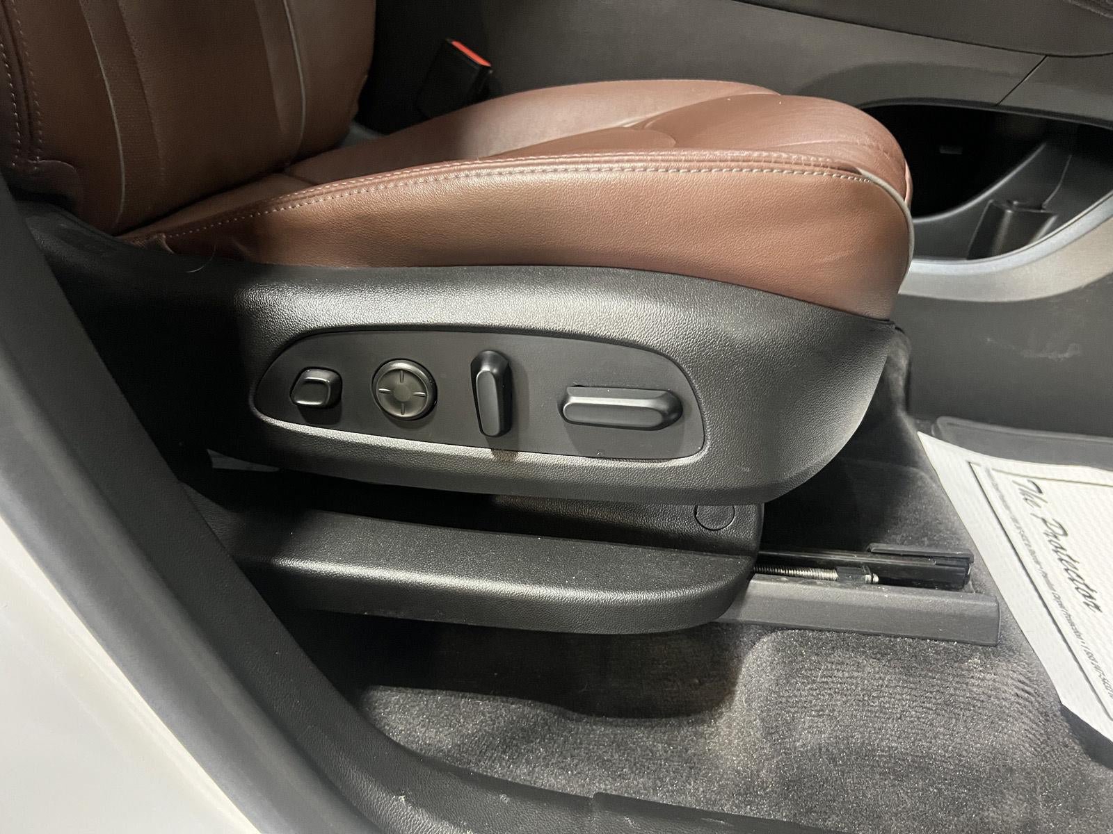 Used 2020 Buick Enclave Avenir w/ Avenir Technology Package AWD/4WD image 23