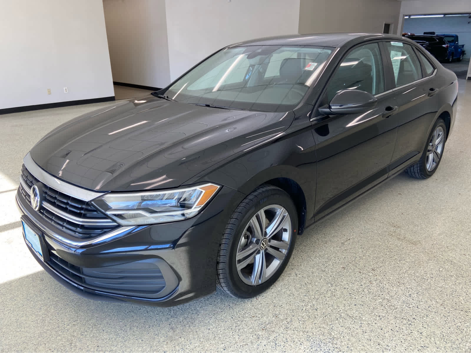 Used 2024 Volkswagen Jetta SE image 2