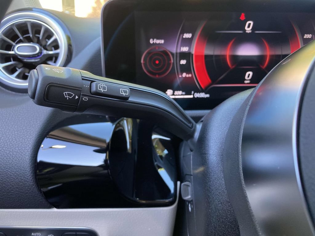 Certified 2025 Mercedes-Benz GLA 250 image 29