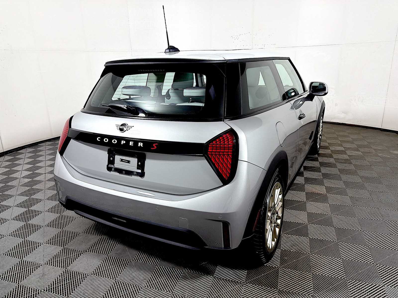 Used 2025 MINI Cooper S FWD image 6