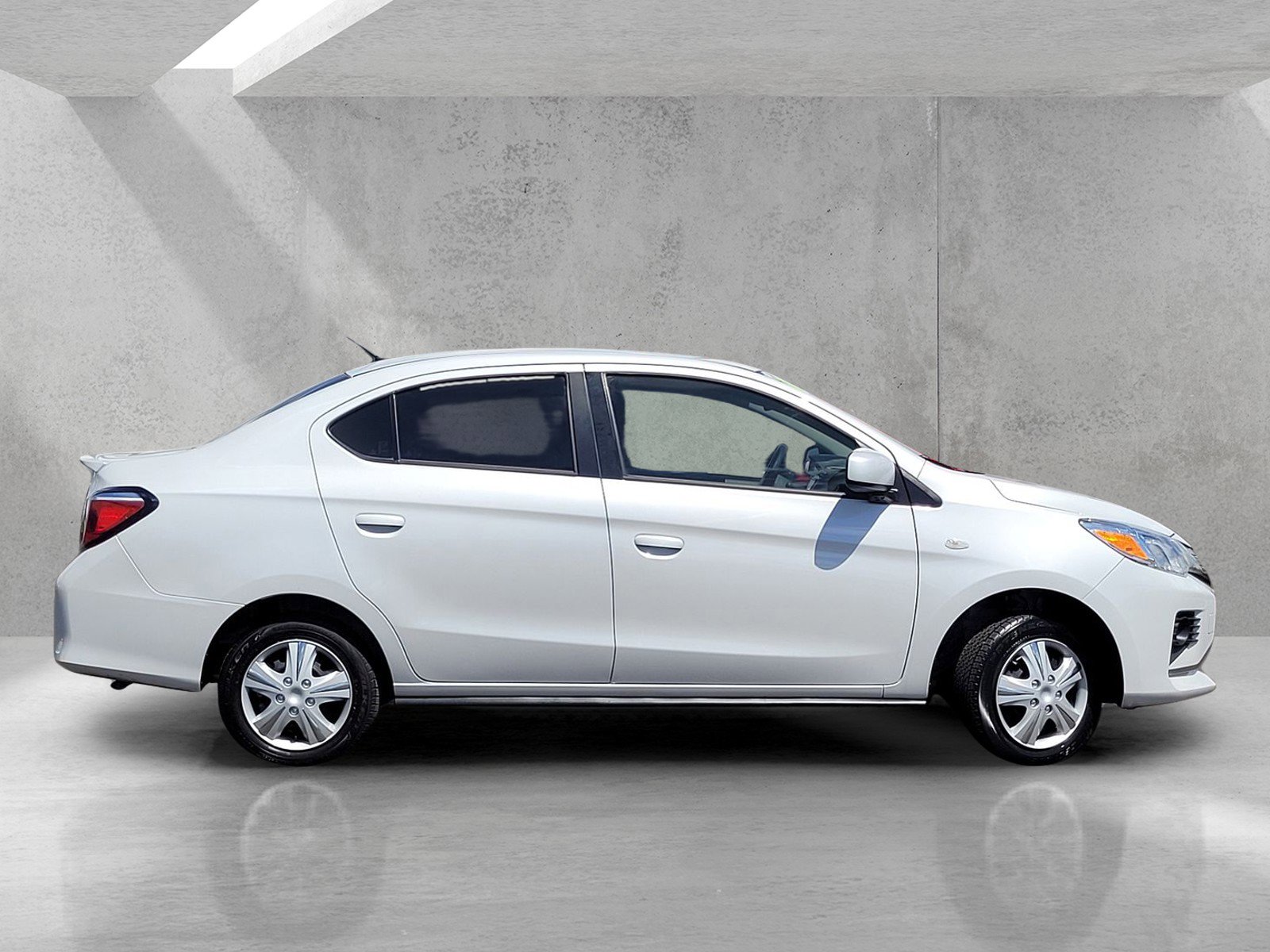Used 2024 Mitsubishi Mirage G4 ES image 3