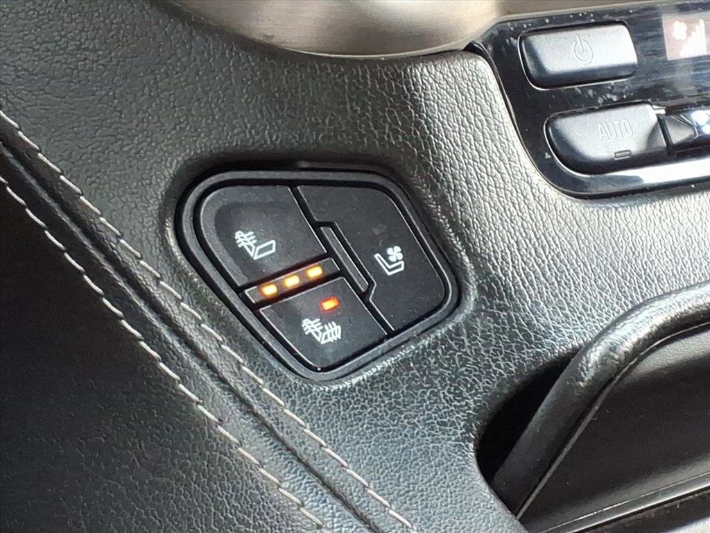 Used 2019 GMC Yukon XL Denali image 14