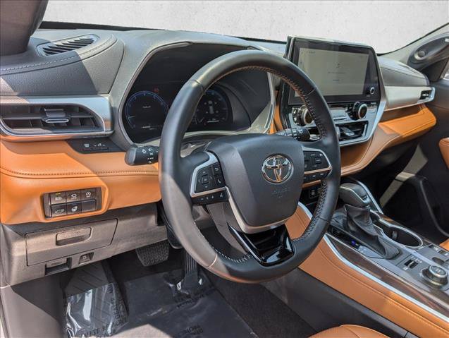 Used 2025 Toyota Highlander Platinum AWD/4WD image 10