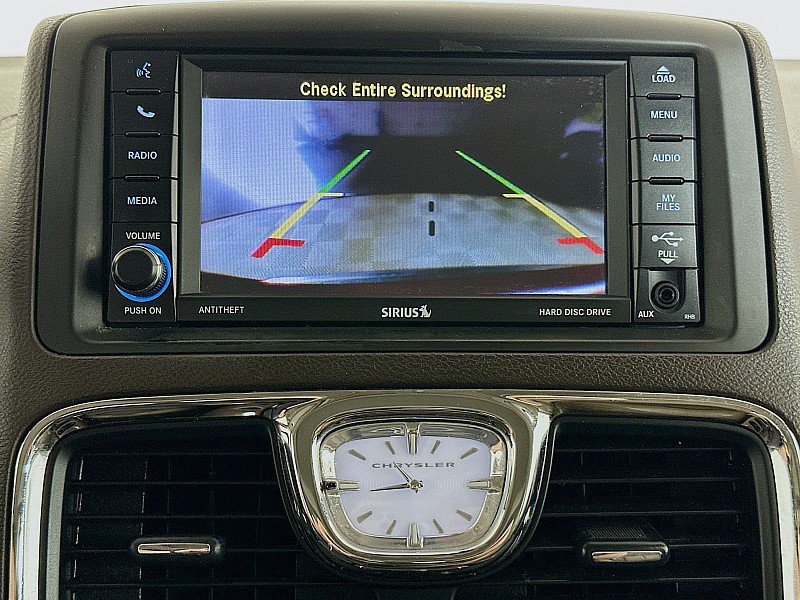Used 2013 Chrysler Town & Country Limited w/ Luxury Group FWD image 16