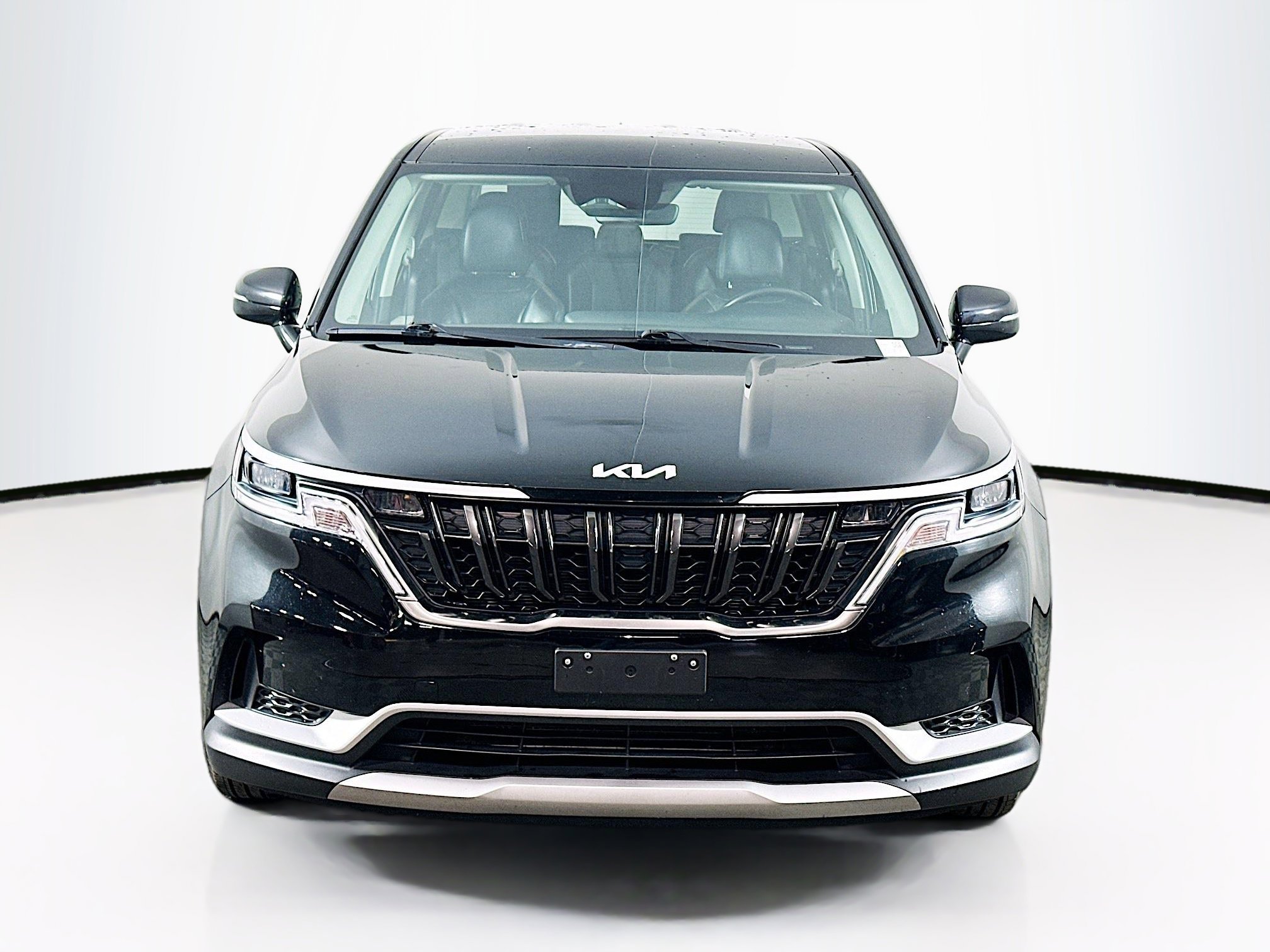 Used 2024 Kia Carnival LX image 2