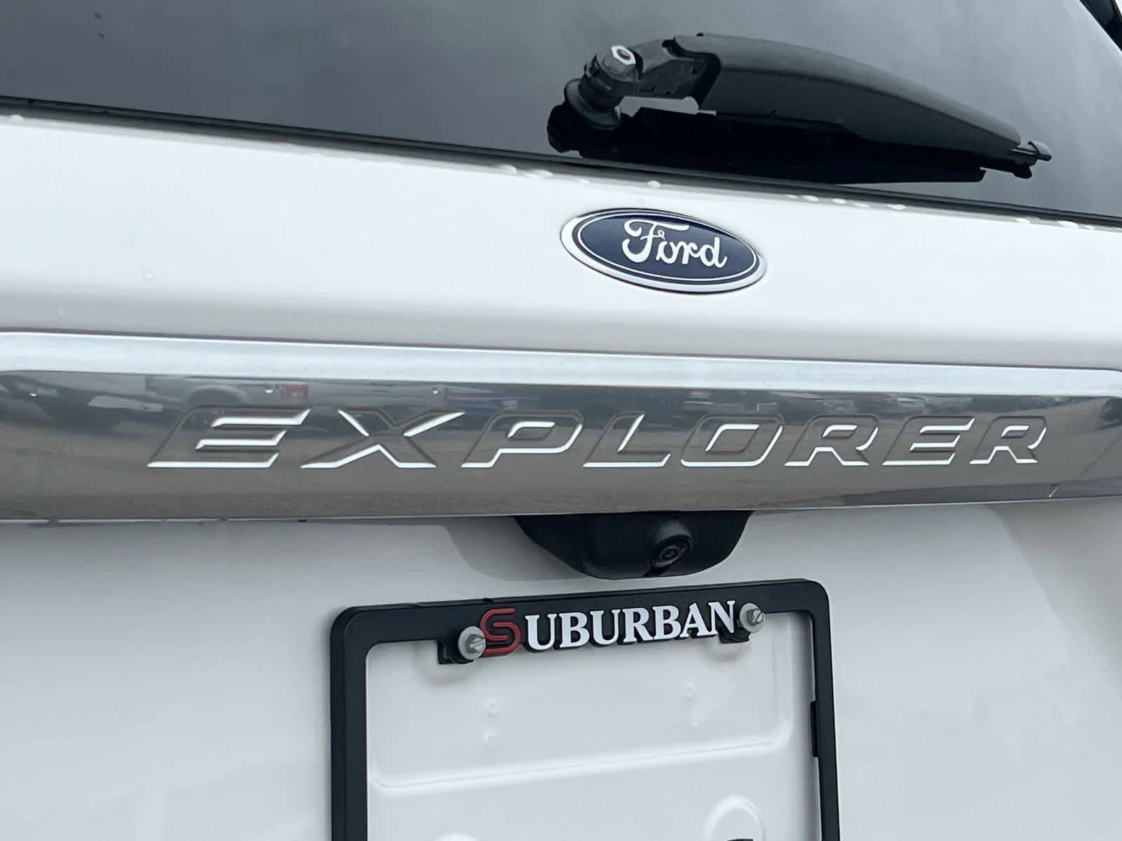 Used 2023 Ford Explorer Platinum w/ Technology Package AWD/4WD image 12