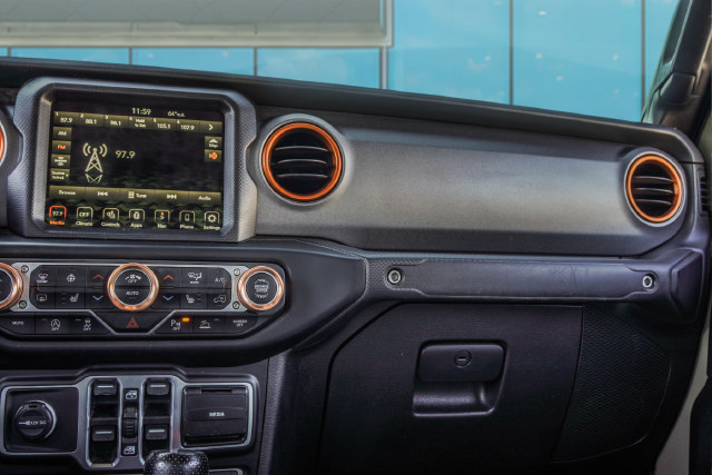 Used 2020 Jeep Gladiator Mojave AWD/4WD image 23