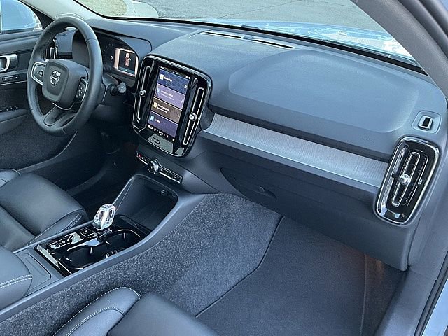 Certified 2025 Volvo XC40 B5 Plus image 20