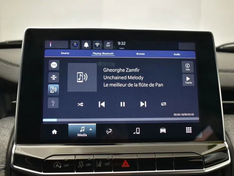 Used 2024 Jeep Compass Latitude image 32