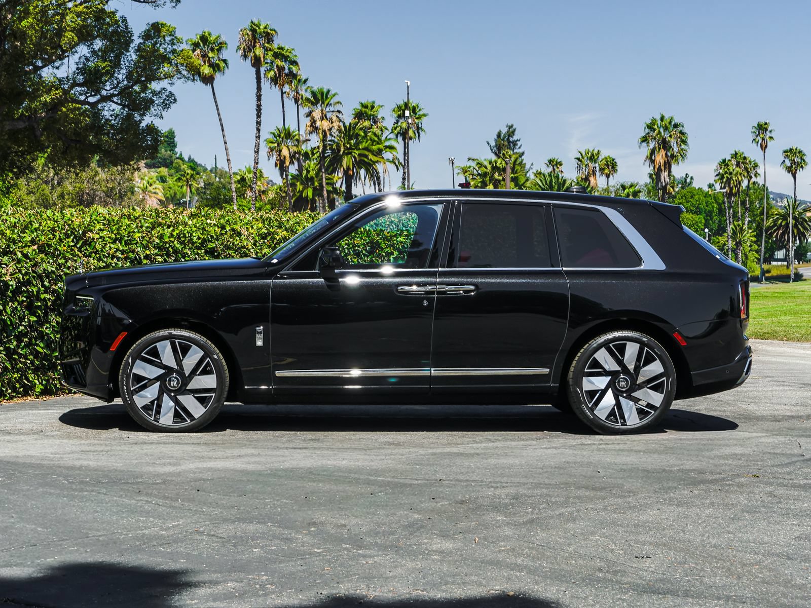 New 2026 Rolls-Royce Cullinan AWD/4WD image 3