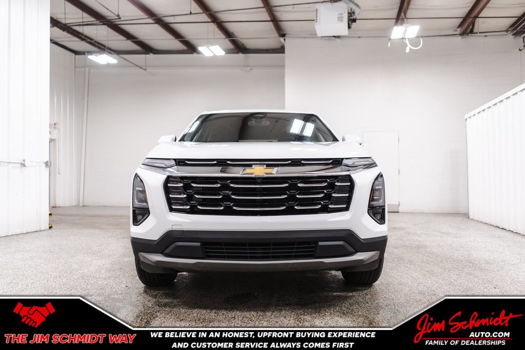 Used 2025 Chevrolet Equinox LT image 2