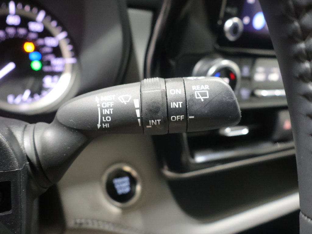 Used 2024 Toyota Highlander LE AWD/4WD image 37