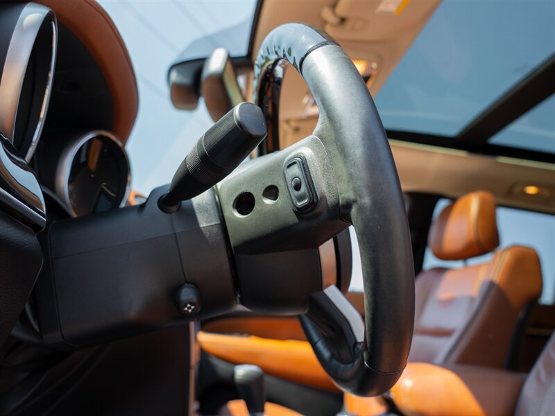 Used 2012 Jeep Grand Cherokee Overland Summit AWD/4WD image 39
