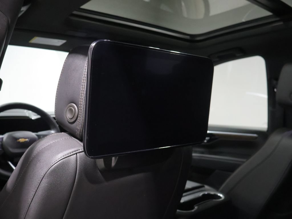 Used 2025 Chevrolet Tahoe High Country AWD/4WD image 19