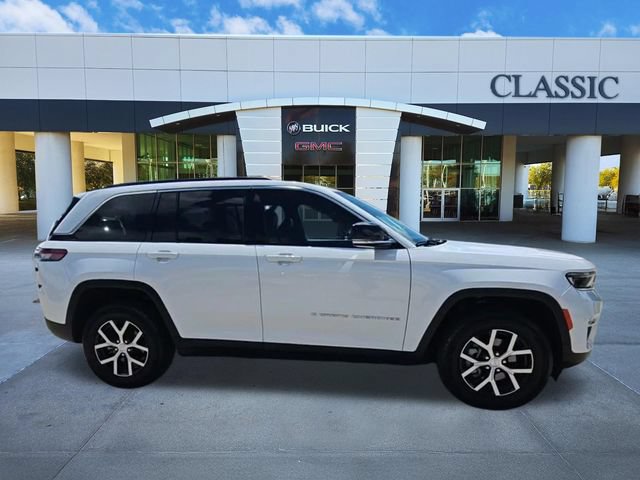 Used 2024 Jeep Grand Cherokee Limited AWD/4WD image 9