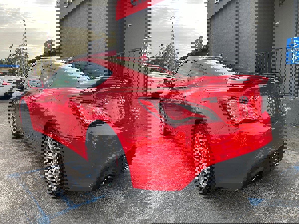Used 2013 Hyundai Genesis 3.8 image 7