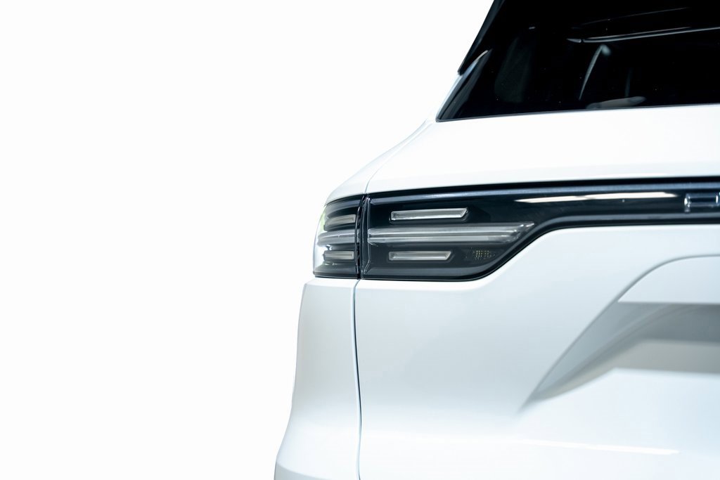 Used 2021 Porsche Cayenne Turbo image 10