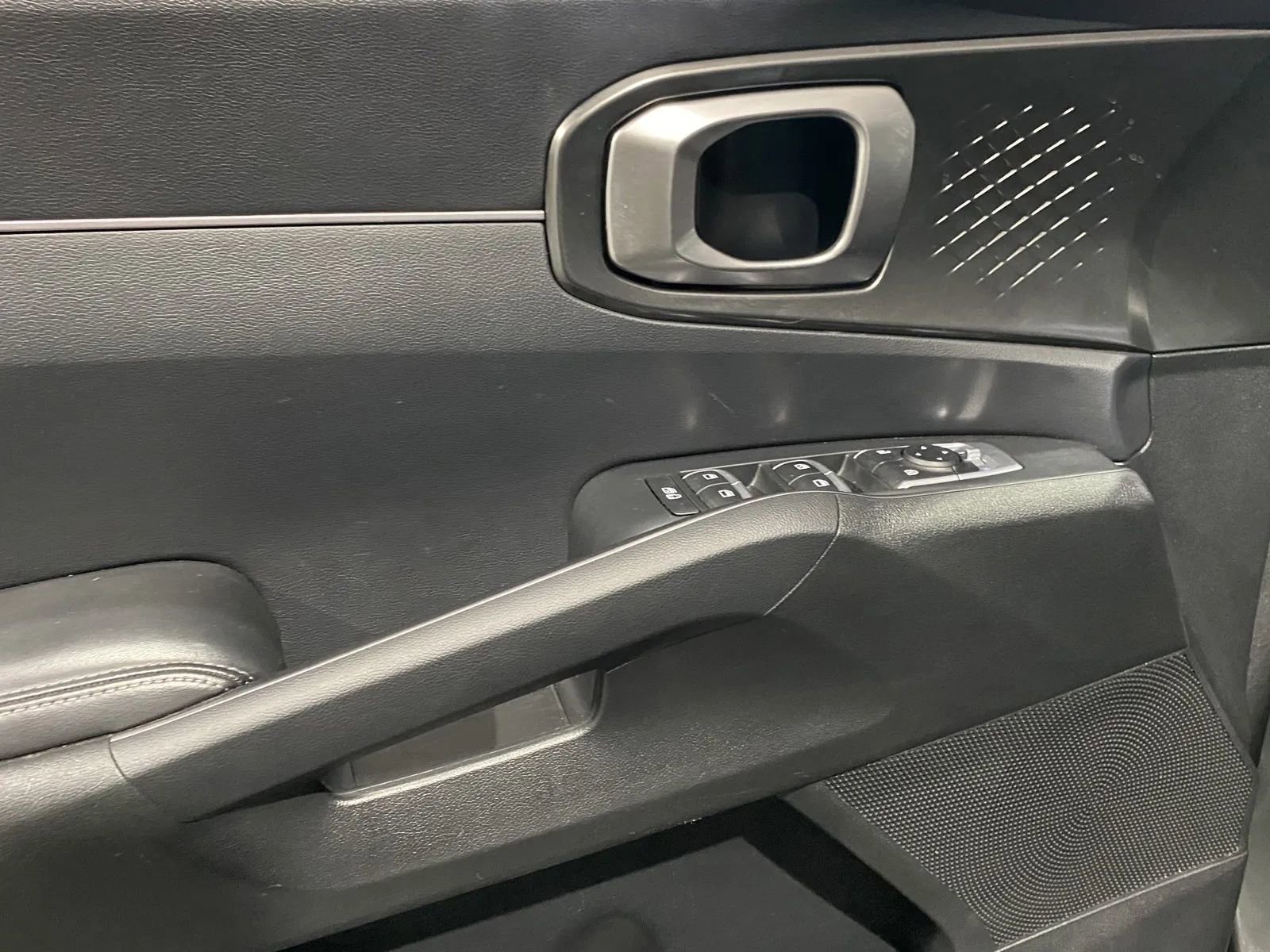 Used 2024 Kia Sorento EX w/ Panoramic Sunroof Package image 11