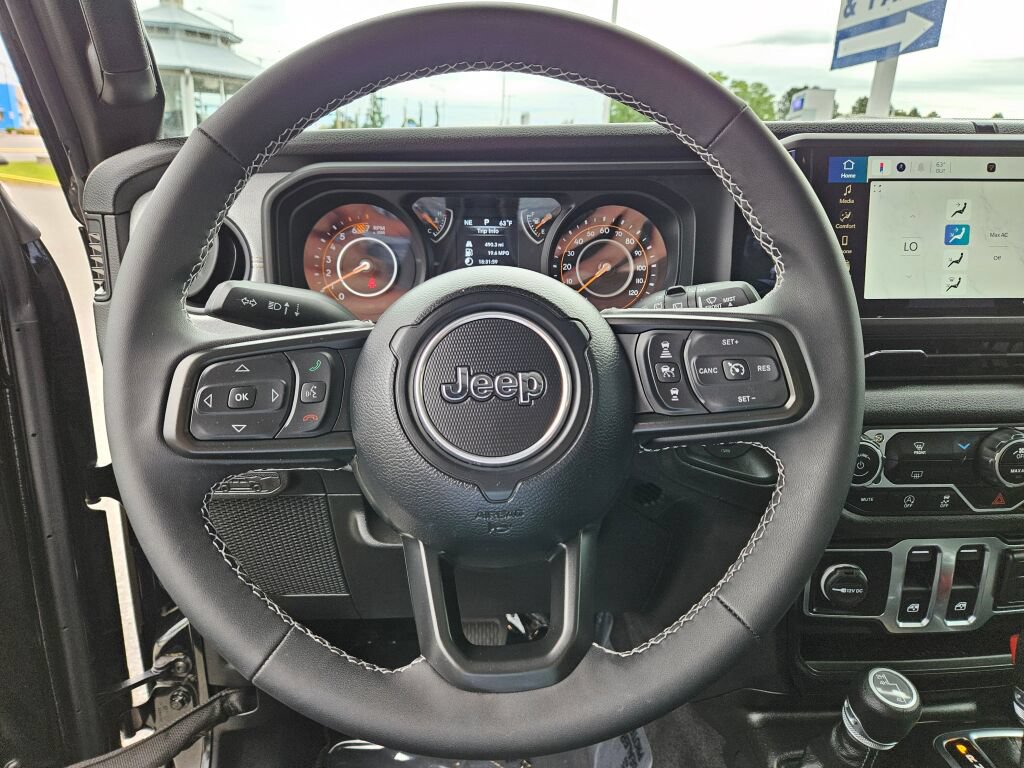 Used 2025 Jeep Wrangler Sport AWD/4WD image 19