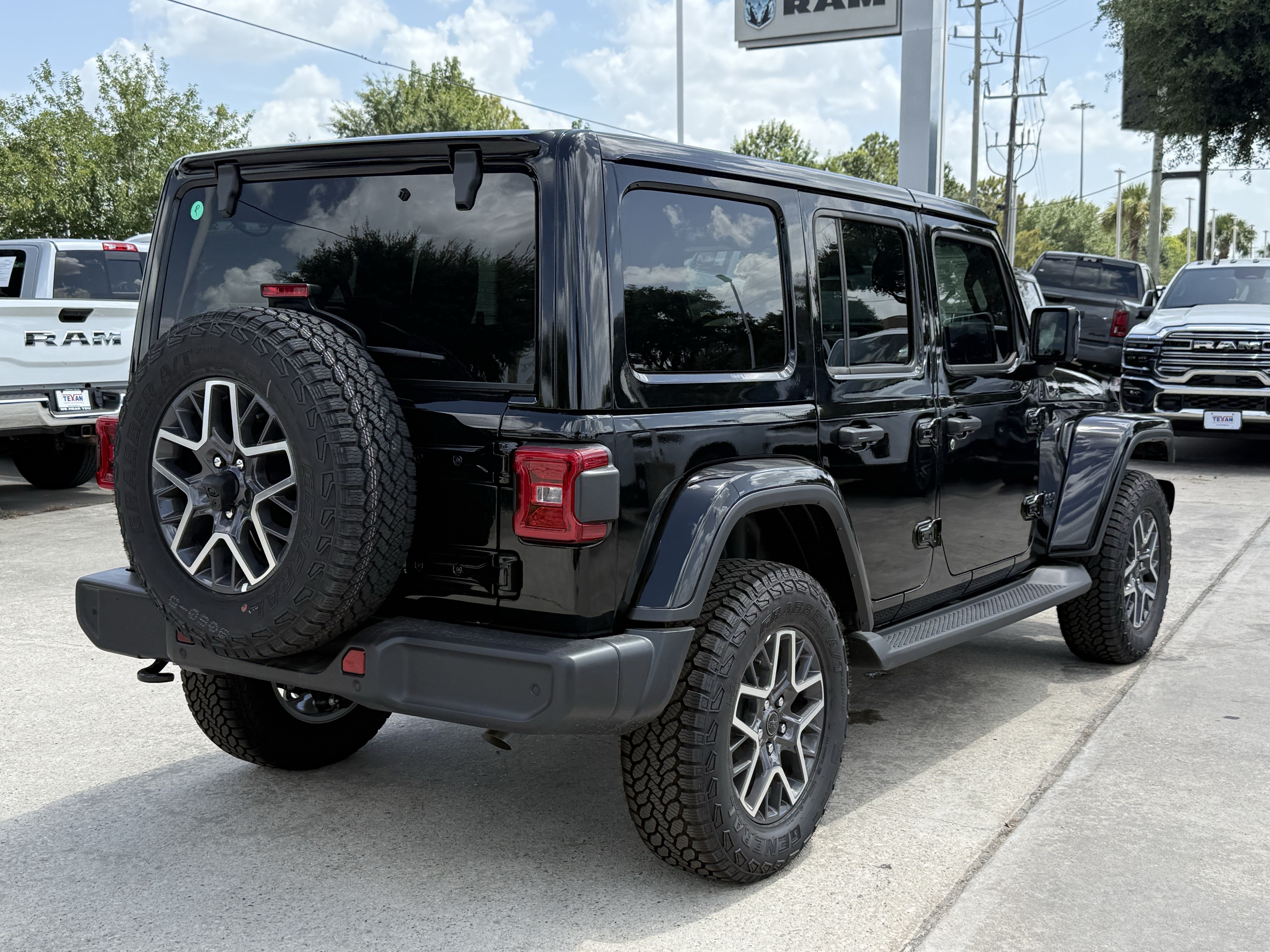 New 2026 Jeep Wrangler Unlimited Sahara AWD/4WD image 5