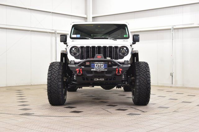 Used 2024 Jeep Wrangler Rubicon image 2