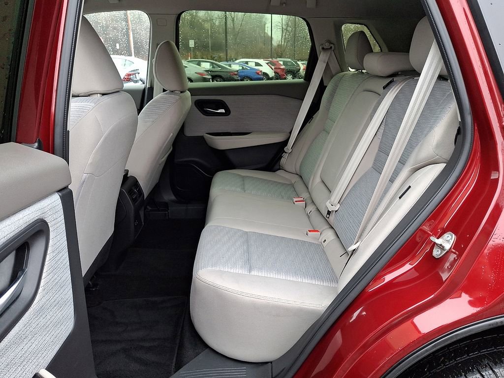 Used 2023 Nissan Rogue SV image 10