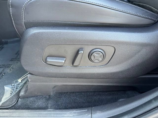 Used 2025 Kia Carnival FWD image 23