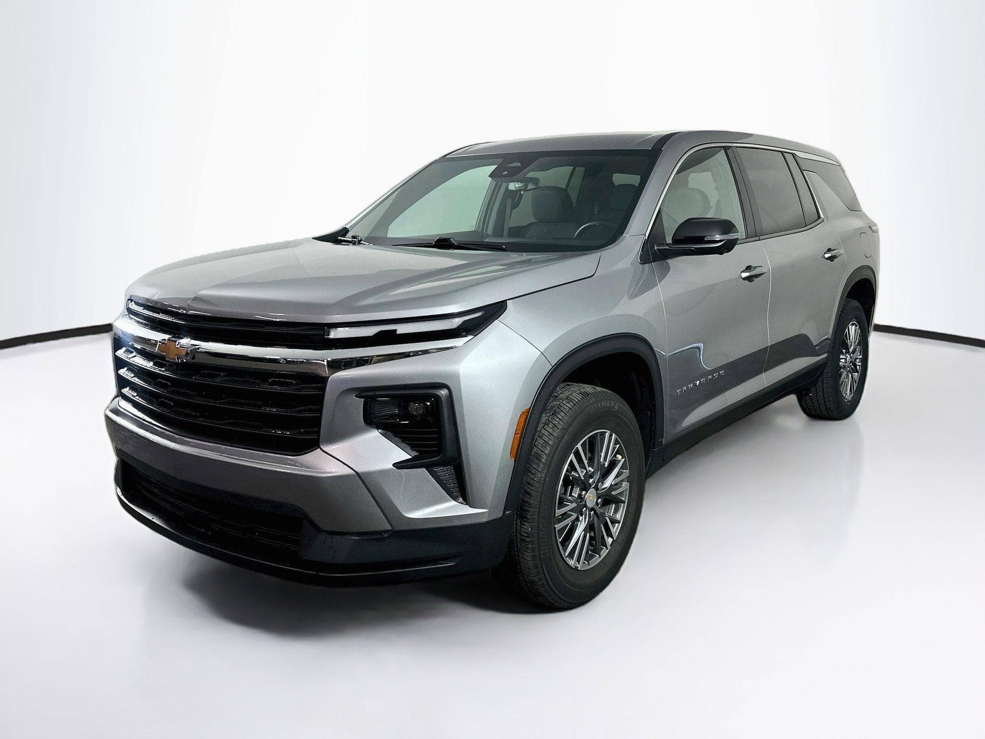 Used 2024 Chevrolet Traverse LS FWD image 3