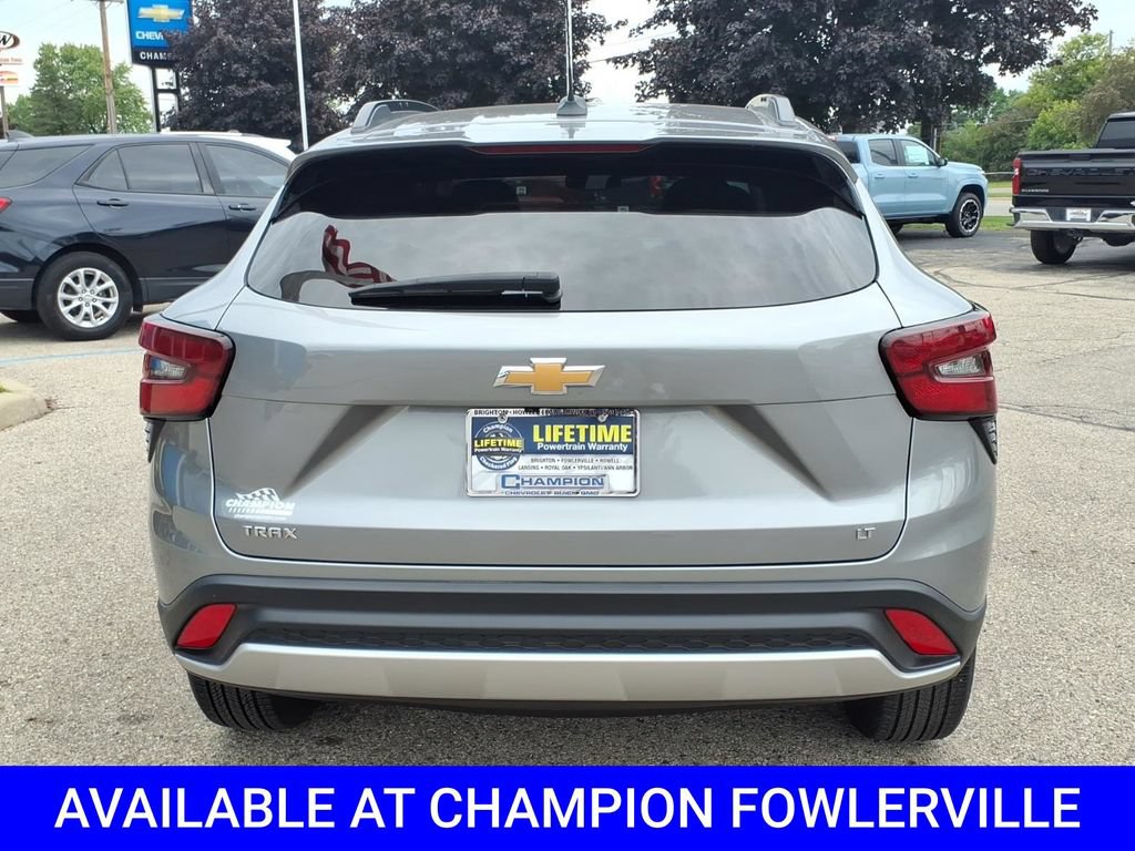 Used 2025 Chevrolet Trax LT FWD image 6