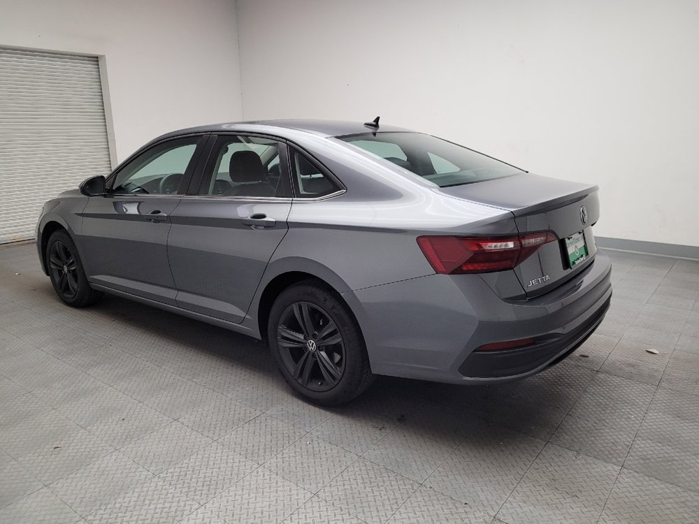 Used 2023 Volkswagen Jetta SE image 3
