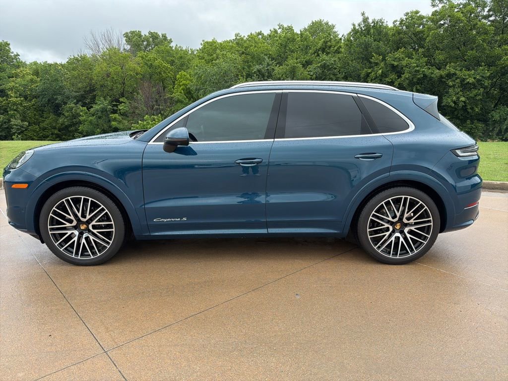 Used 2024 Porsche Cayenne S AWD/4WD image 2
