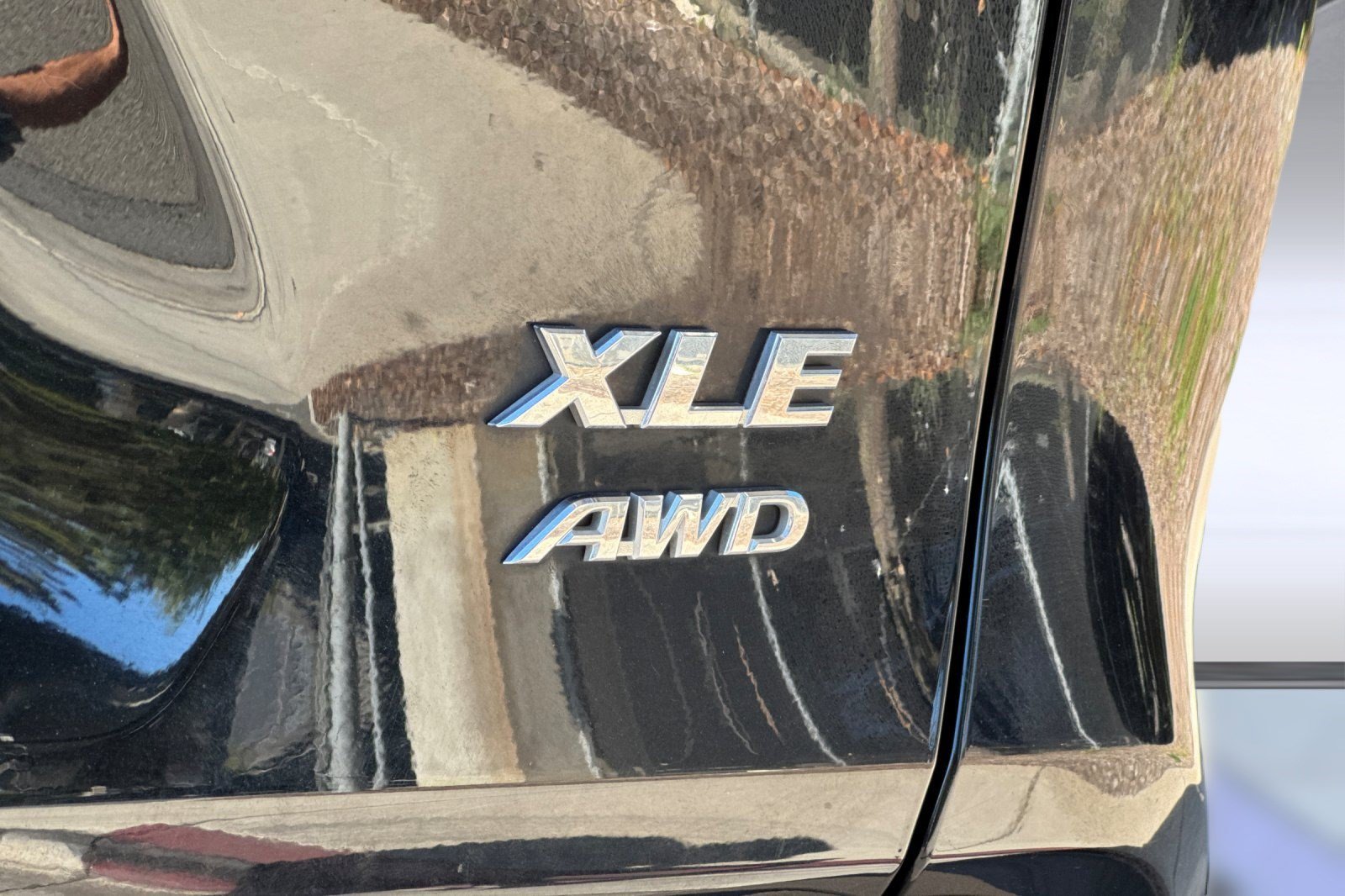 Used 2019 Toyota RAV4 XLE w/ All Weather Liner Package AWD/4WD image 30