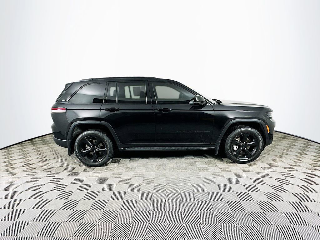 Certified 2025 Jeep Grand Cherokee Limited w/ Black Appearance Package image 12