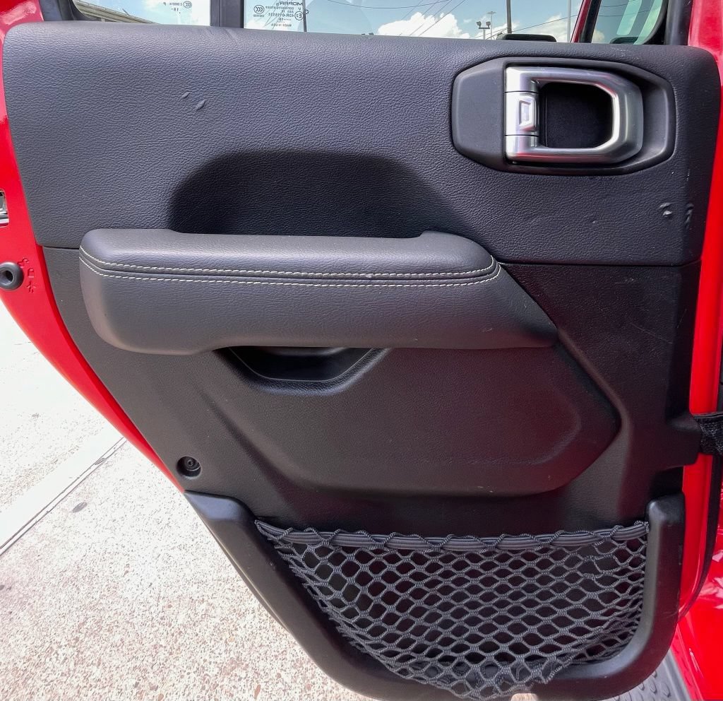 Used 2019 Jeep Wrangler Unlimited Sahara AWD/4WD image 35