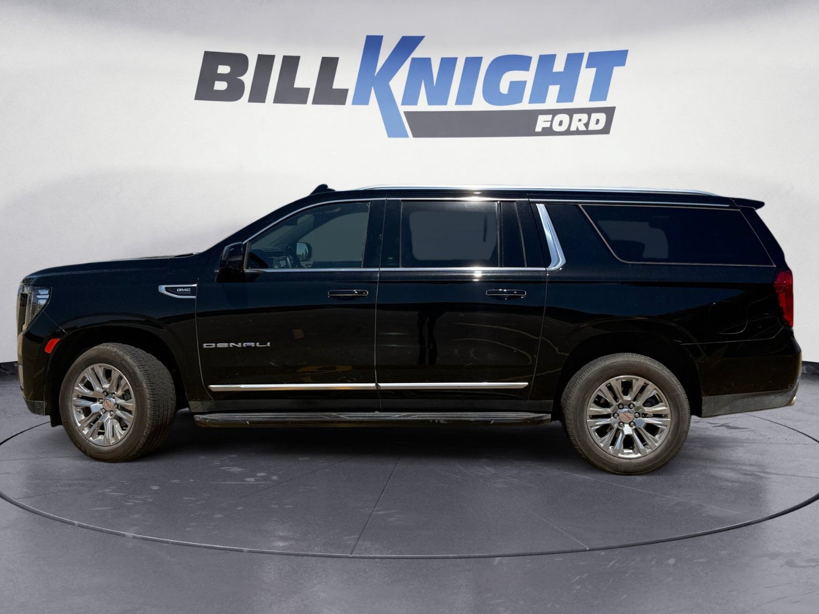 Used 2024 GMC Yukon XL Denali RWD image 2
