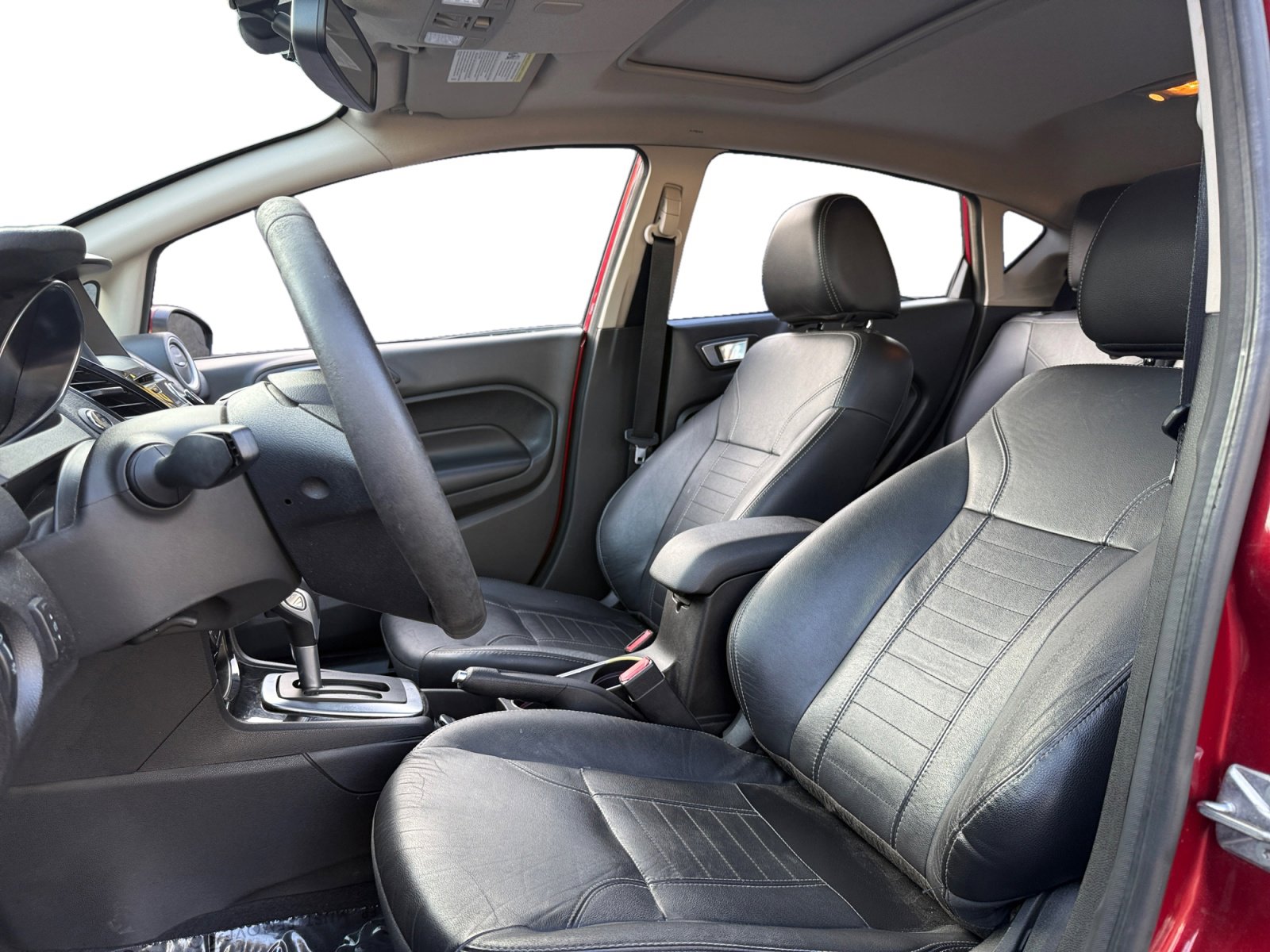 Used 2014 Ford Fiesta Titanium image 9